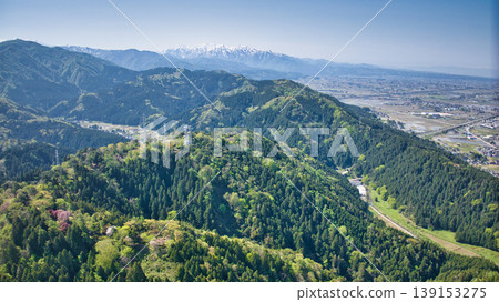 Springtime around Sasagawa district in Asahi Town, Toyama Prefecture 139153275