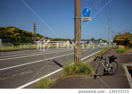 Sidewalk and bicycle path (blue ticket) Sidewalk and bicycle path (blue ticket) 139153373