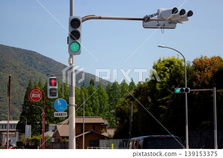 Sidewalk and bicycle path (blue ticket) 139153375