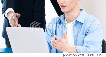 正在開會的男人 139153456
