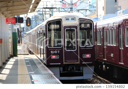 A local train bound for Osaka Umeda departing from Hankyu Hattori Tenjin Station. A local train bound for Osaka Umeda departing from Hankyu Hattori Tenjin Station. 139154802