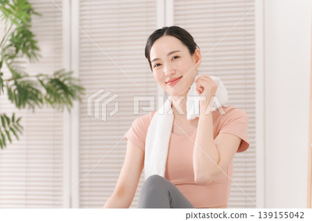 Women who play sports Women who play sports 139155042