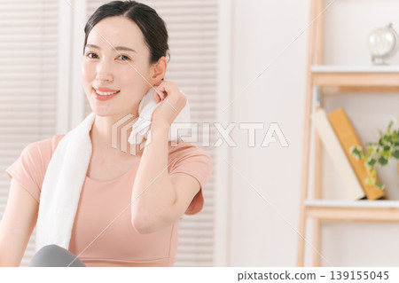 Women who play sports 139155045