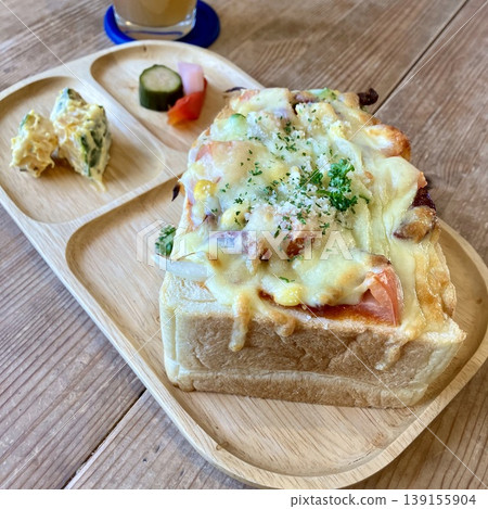 Pizza toast  139155904