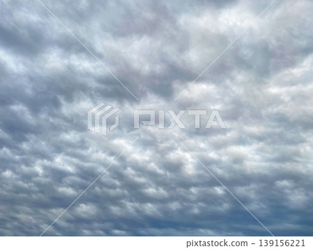 天空完全被雲層覆蓋。 139156221