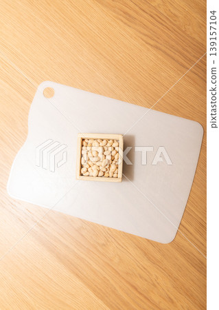 Soybeans in a measuring box placed on a cutting board Soybeans in a measuring box placed on a cutting board 139157104