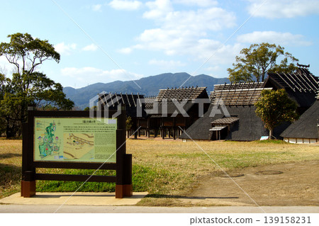 Yoshinogari Historical Park, a tourist spot in Saga Prefecture, is a facility where you can experience and learn about the atmosphere of the Yayoi period. 139158231