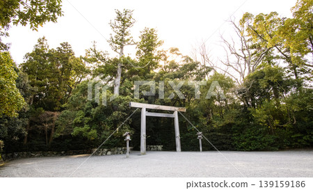 三重縣伊勢神宮外宮第一鳥居,黃昏時分 三重縣伊勢神宮外宮第一鳥居,黃昏時分 139159186