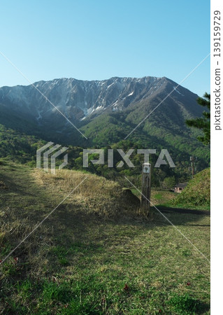 鳥取縣和北木國大山春意盎然的景象 139159729