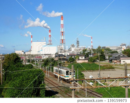 八代市的風景和久津橙線列車(熊本縣) 八代市的風景和久津橙線列車(熊本縣) 139159973