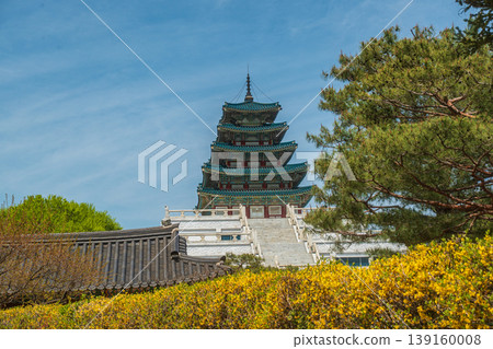 Seoul, South Korea - Apr. 12 , 2026 : The National Folk Museum of Korea with spring blossoms in Gyeongbokgung Palace, Seoul Seoul, South Korea - Apr. 12 , 2026 : The National Folk Museum of Korea with spring blossoms in Gyeongbokgung Palace, Seoul 139160008