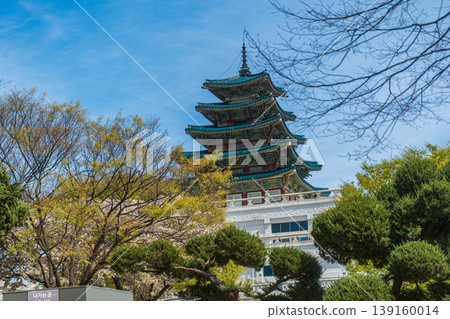 Seoul, South Korea - Apr. 12 , 2026 : The National Folk Museum of Korea with spring blossoms in Gyeongbokgung Palace, Seoul Seoul, South Korea - Apr. 12 , 2026 : The National Folk Museum of Korea with spring blossoms in Gyeongbokgung Palace, Seoul 139160014