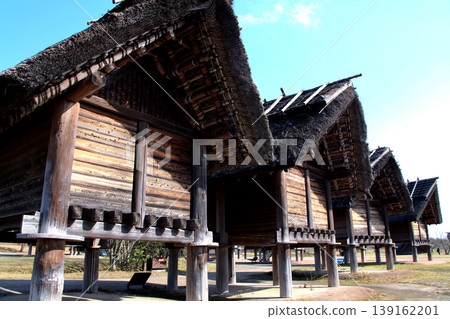 佐賀縣的吉野裡歷史公園是一個旅遊景點,遊客可以在這裡體驗和了解彌生時代的氛圍。 佐賀縣的吉野裡歷史公園是一個旅遊景點,遊客可以在這裡體驗和了解彌生時代的氛圍。 139162201