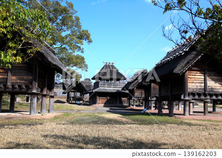 佐賀縣的吉野裡歷史公園是一個旅遊景點，遊客可以在這裡體驗和了解彌生時代的氛圍。 139162203