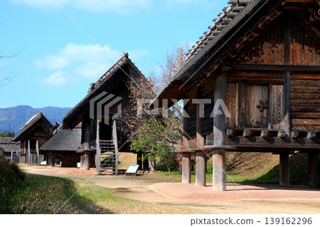 Yoshinogari Historical Park, a tourist spot in Saga Prefecture, offers a place to experience and learn about the atmosphere of the Yayoi period. Yoshinogari Historical Park, a tourist spot in Saga Prefecture, offers a place to experience and learn about the atmosphere of the Yayoi period. 139162296