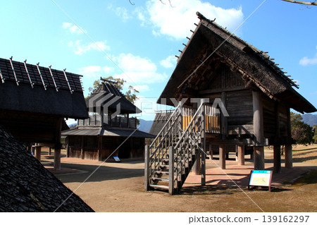 Yoshinogari Historical Park, a tourist spot in Saga Prefecture, offers a place to experience and learn about the atmosphere of the Yayoi period. Yoshinogari Historical Park, a tourist spot in Saga Prefecture, offers a place to experience and learn about the atmosphere of the Yayoi period. 139162297