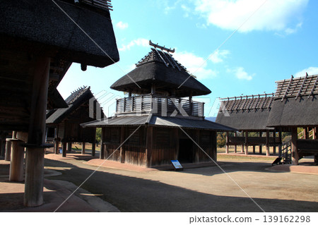 佐賀縣的吉野裡歷史公園是一個旅遊景點,遊客可以在這裡體驗和了解彌生時代的氛圍。 佐賀縣的吉野裡歷史公園是一個旅遊景點,遊客可以在這裡體驗和了解彌生時代的氛圍。 139162298