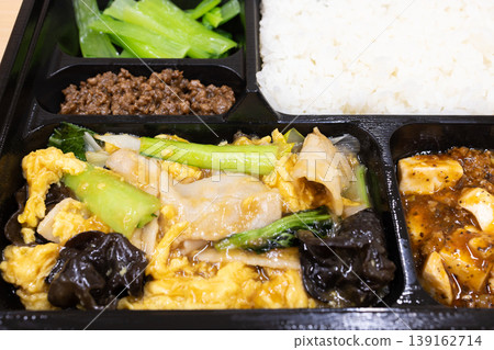 美味的中式炒豬肉木耳蛋（便當盒） 139162714