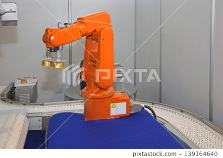 Robotic Arm Conveyor Robotic Arm Conveyor 139164640