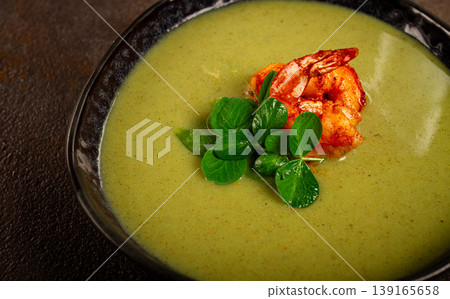 pea cream soup, with shrimp, green soup, homemade, top view, no people, pea cream soup, with shrimp, green soup, homemade, top view, no people, 139165658