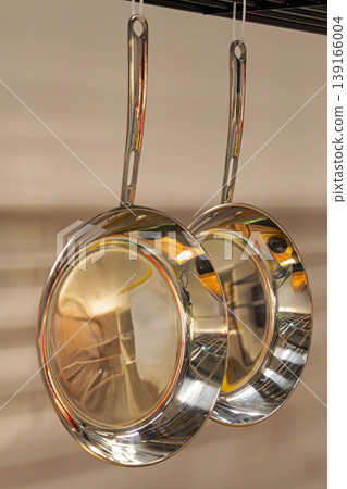 Empty silver fraying pans in shop Empty silver fraying pans in shop 139166004