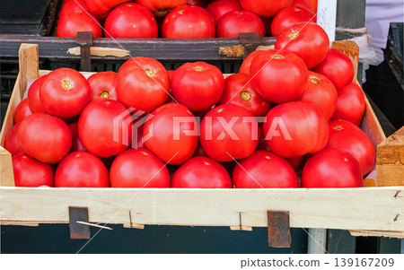 Fresh organic tomatoes in crate Fresh organic tomatoes in crate 139167209