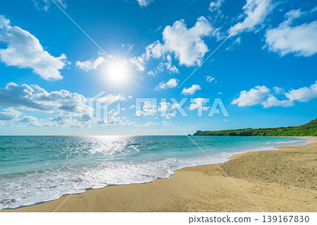 The expansive seaside scenery of Akashi Beach, with large clouds spreading across the horizon. 139167830