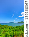 石垣島景色令人嘆為觀止，碧海藍天，島嶼輪廓鬱鬱蔥蔥。 139168367