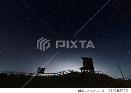 星星和建築物的輪廓 139168435