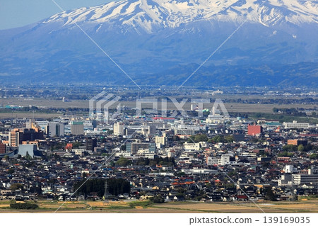 April 25, 2026: A panoramic view of Mount Chokai and the Shonai Plain (Tsuruoka townscape) 139169035