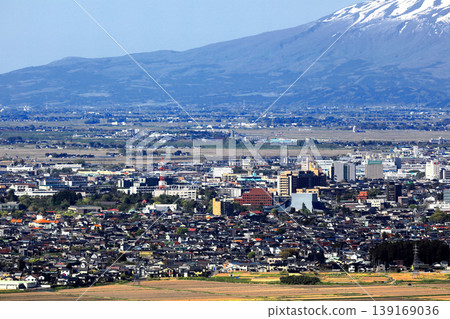 April 25, 2026: A panoramic view of Mount Chokai and the Shonai Plain (Tsuruoka townscape) 139169036