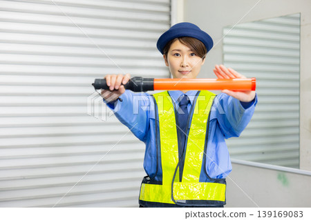 引導交通的保安員 引導交通的保安員 139169083