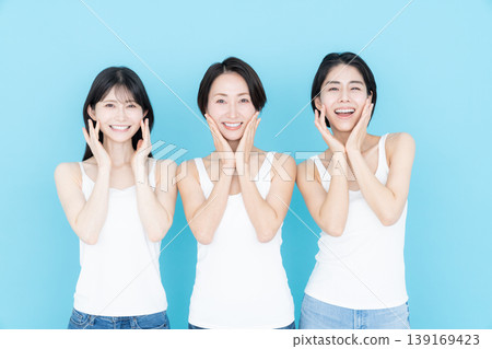 Middle women's skin care 139169423