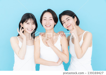 中年婦女的皮膚護理 139169427