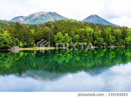 Lake Onneto, a secluded lake in Ashoro Town, Hokkaido, in summer, along with Mount Meakan and Mount Akan Fuji. 139169883
