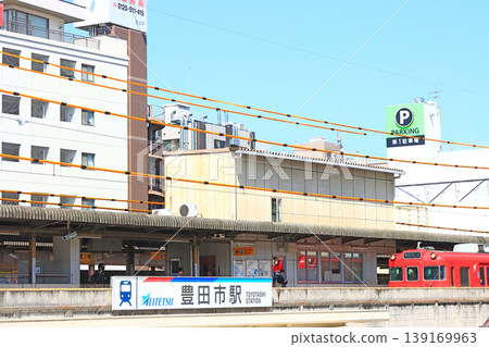 A train stops at Meitetsu Toyotashi Station in Toyota City, Aichi Prefecture A train stops at Meitetsu Toyotashi Station in Toyota City, Aichi Prefecture 139169963