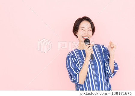 Middle-aged woman singing karaoke 139171675