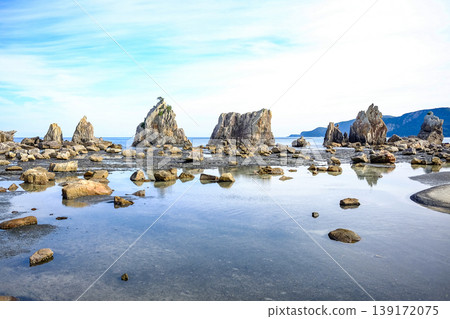 Hashigui-iwa (Kii Peninsula) Hashigui-iwa (Kii Peninsula) 139172075