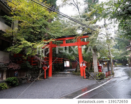 貴船神社入口，雨 139172650