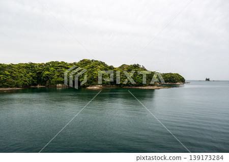 藍天、白雲和藍色大海的九十九島風景 139173284