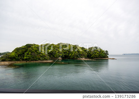 藍天、白雲和藍色大海的九十九島風景 藍天、白雲和藍色大海的九十九島風景 139173286
