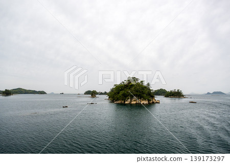 藍天、白雲和藍色大海的九十九島風景 藍天、白雲和藍色大海的九十九島風景 139173297