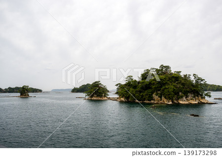 藍天、白雲和藍色大海的九十九島風景 139173298