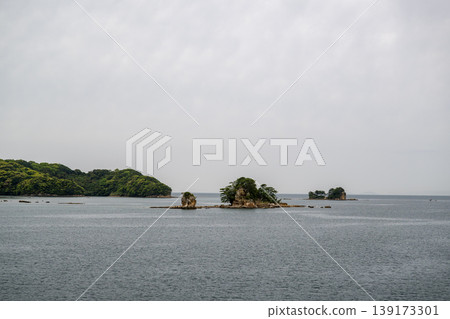 藍天、白雲和藍色大海的九十九島風景 藍天、白雲和藍色大海的九十九島風景 139173301