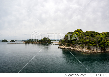 藍天、白雲和藍色大海的九十九島風景 藍天、白雲和藍色大海的九十九島風景 139173313