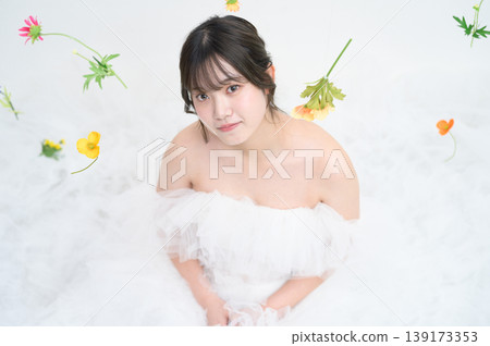 A Japanese woman in a wedding dress gazes out. 139173353