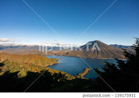 Autumn foliage in Oku-Nikko: Mount Nantai and Lake Chuzenji Autumn foliage in Oku-Nikko: Mount Nantai and Lake Chuzenji 139173931