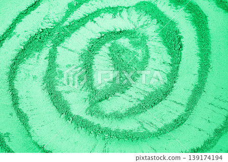 concentric bands drawn on the green powder 139174194