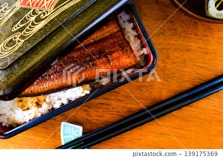 吃鰻魚 吃鰻魚 139175369