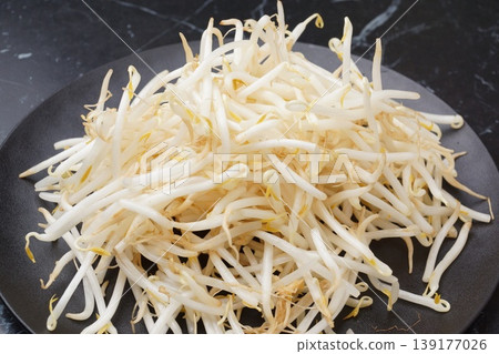 Bean sprouts Bean sprouts 139177026